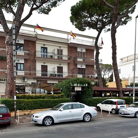 Hotel 4 Pini Rome Bagian luar foto