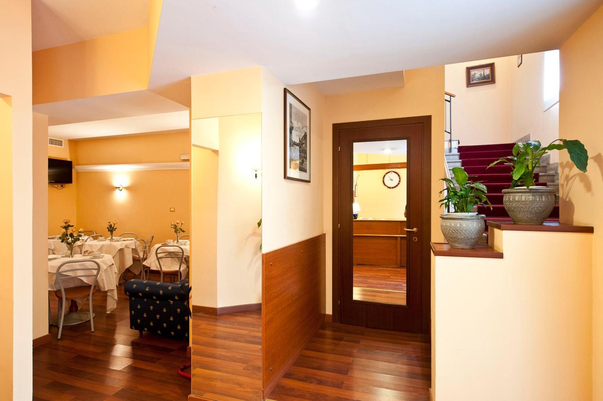 Hotel 4 Pini Rome Bagian luar foto