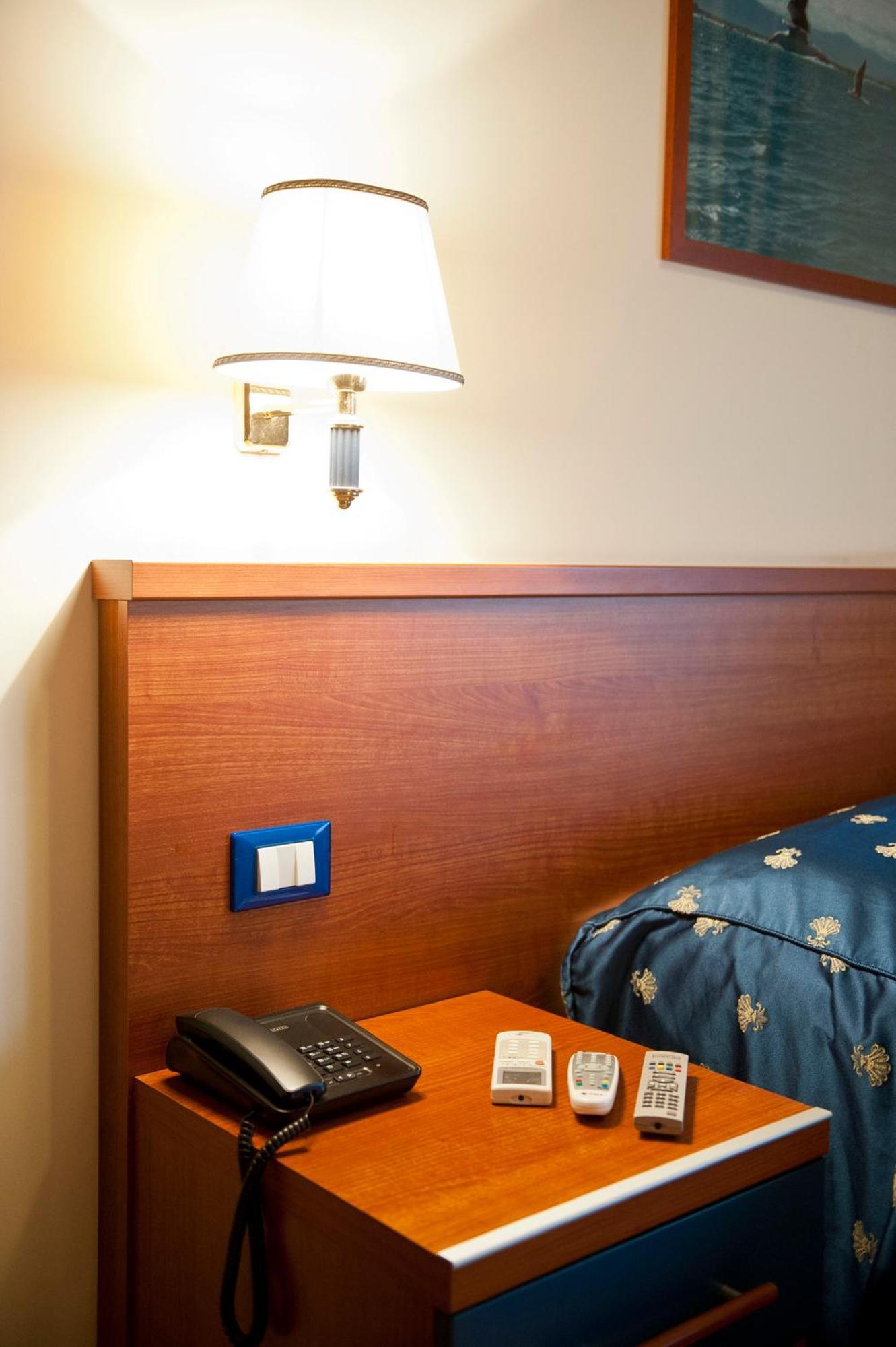 Hotel 4 Pini Rome Bagian luar foto