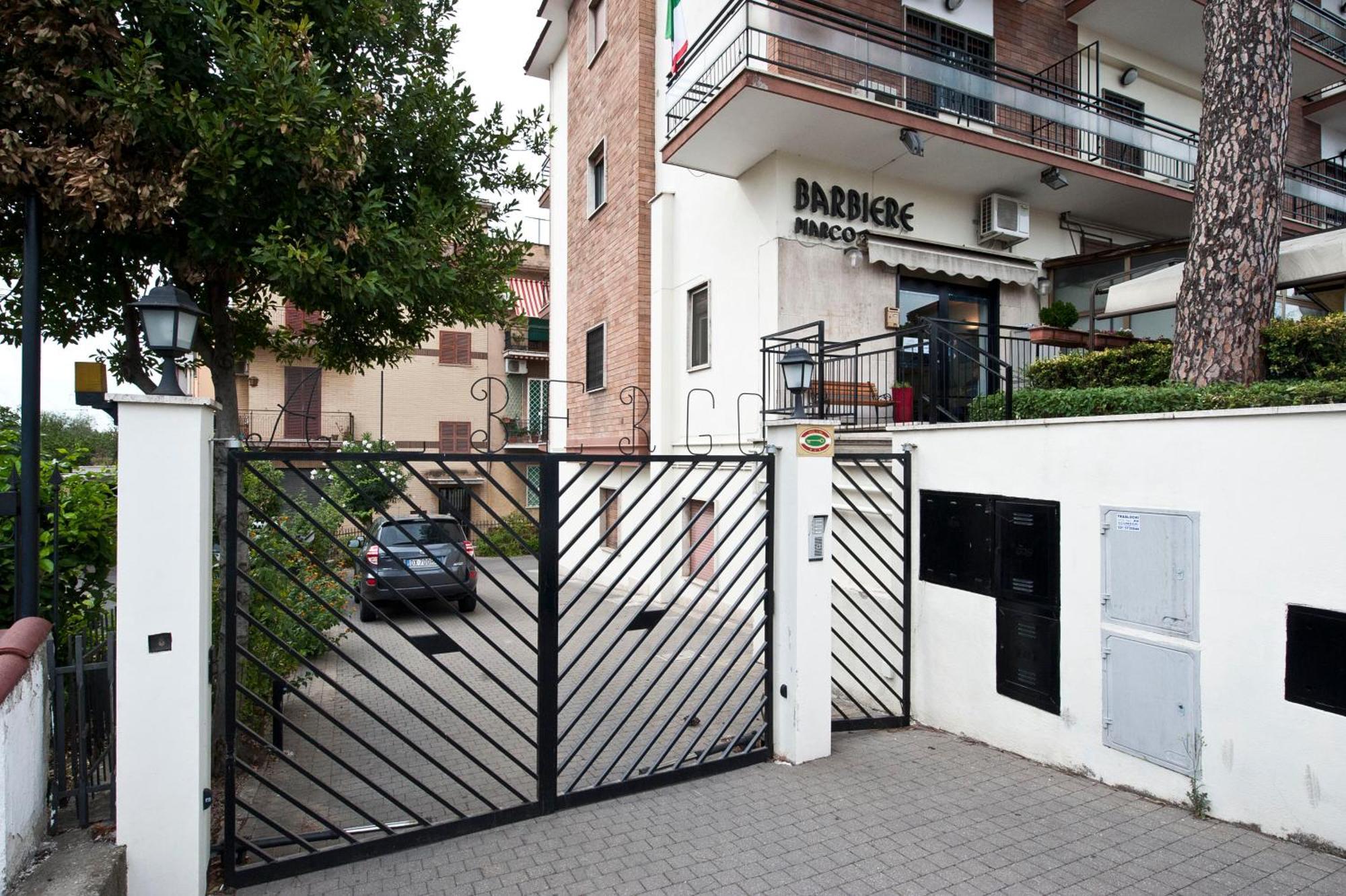 Hotel 4 Pini Rome Bagian luar foto